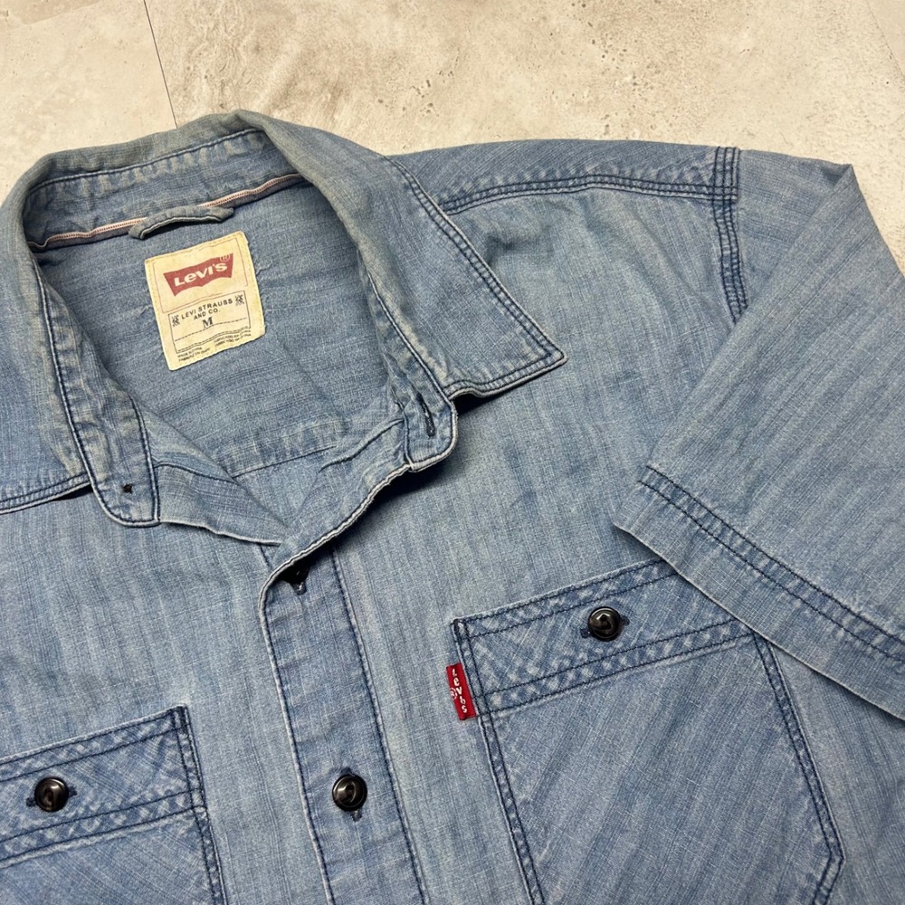 Levi's Short Sleeve Chambray Denim Button Down Shirt Light Wash Mens Size M